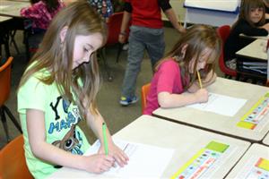 girl drawing 